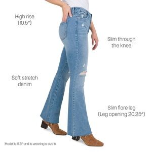 Seven7 size 2 women’s Tummyless High Rise Slim Boot Stretch Distressed jeans